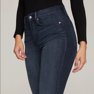 GOOD AMERICAN “Good Legs” Skinny Jeans